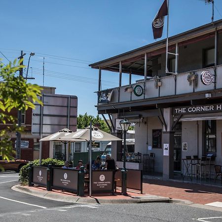 The Corner Hotel อเล็กซานดรา ภายนอก รูปภาพ