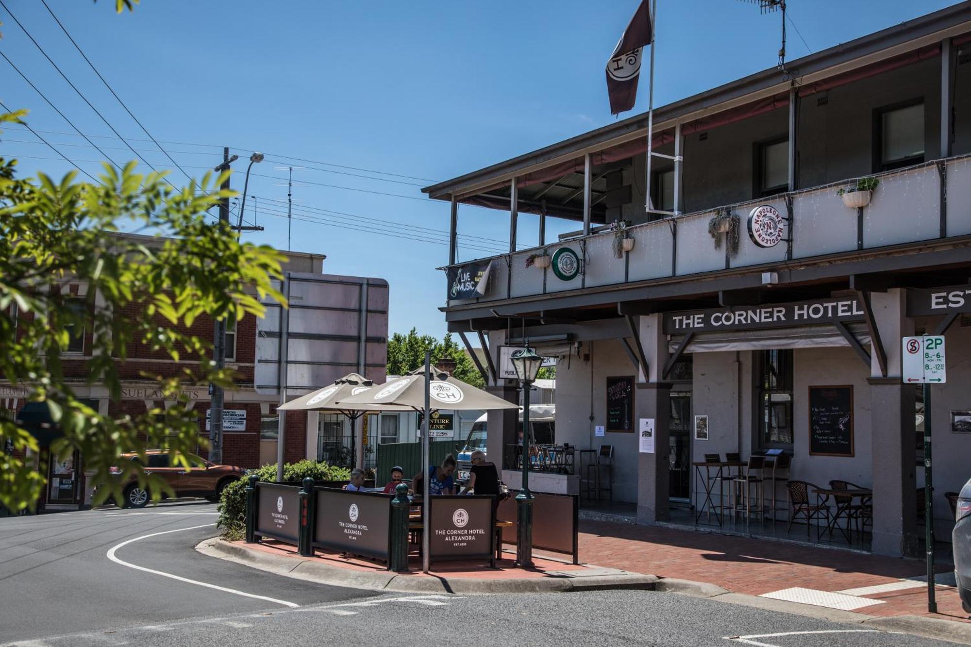 The Corner Hotel อเล็กซานดรา ภายนอก รูปภาพ