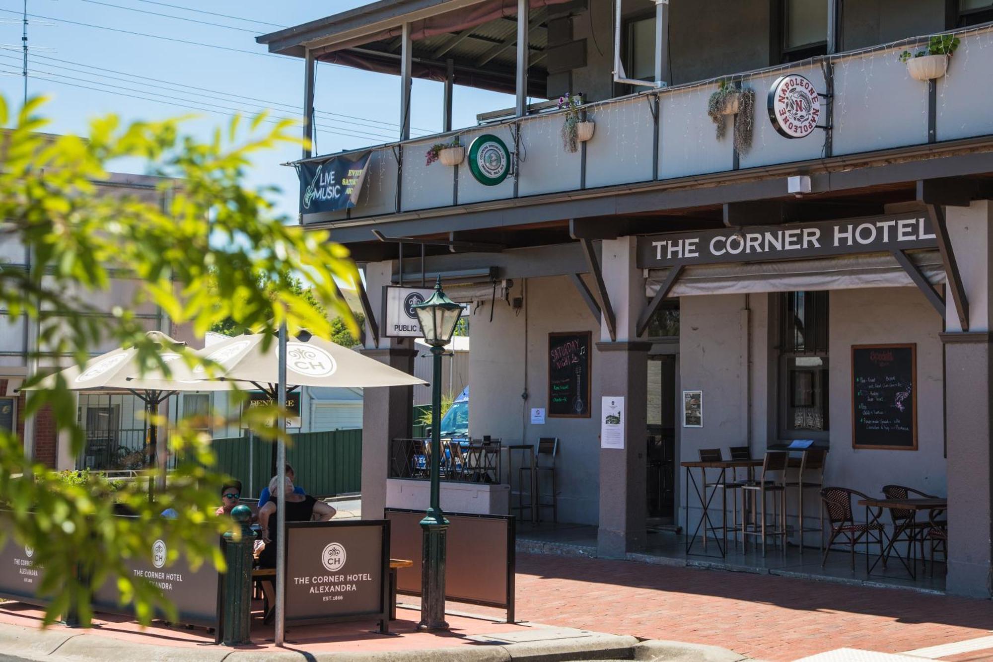 The Corner Hotel อเล็กซานดรา ภายนอก รูปภาพ