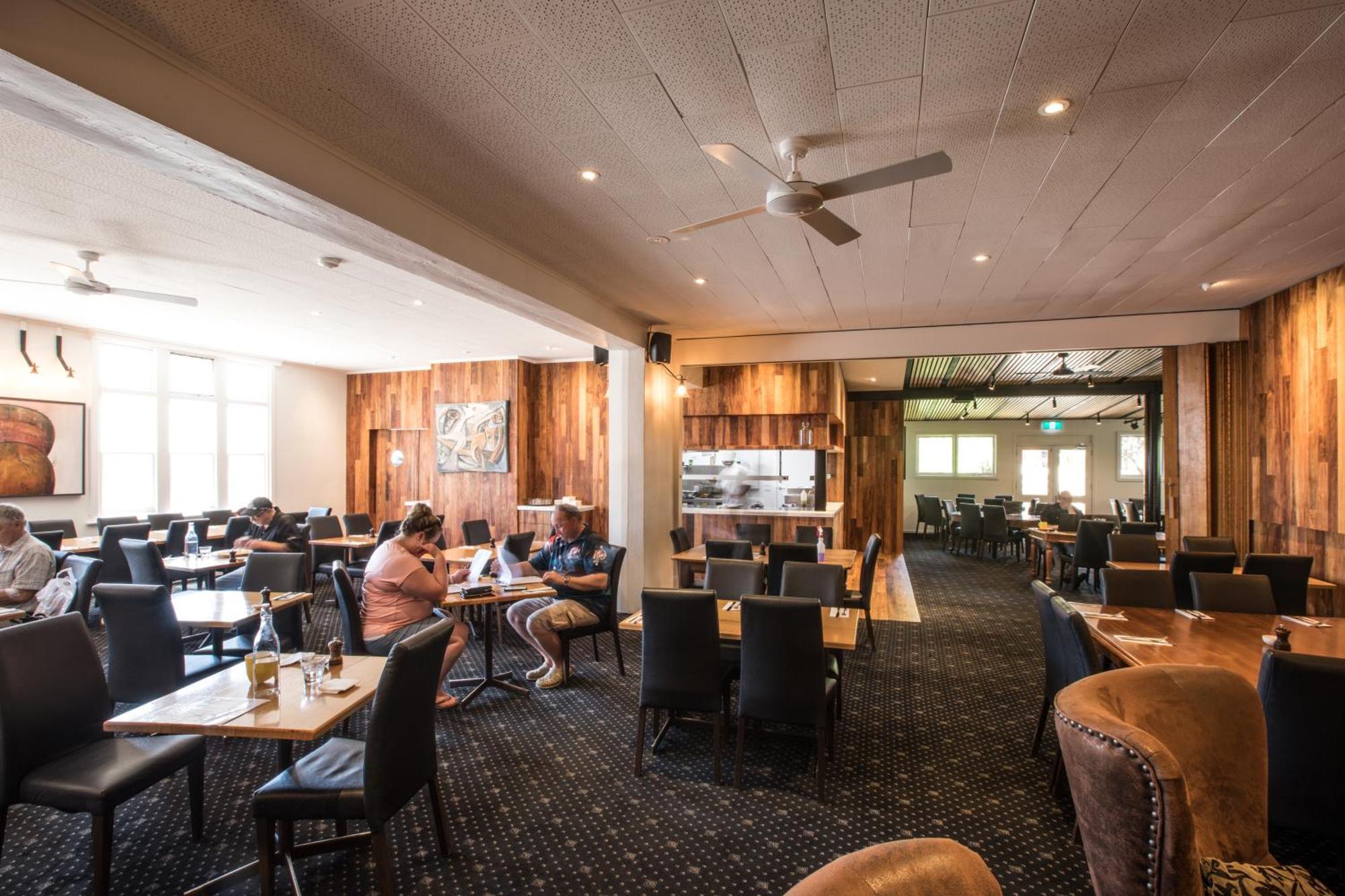 The Corner Hotel อเล็กซานดรา ภายนอก รูปภาพ