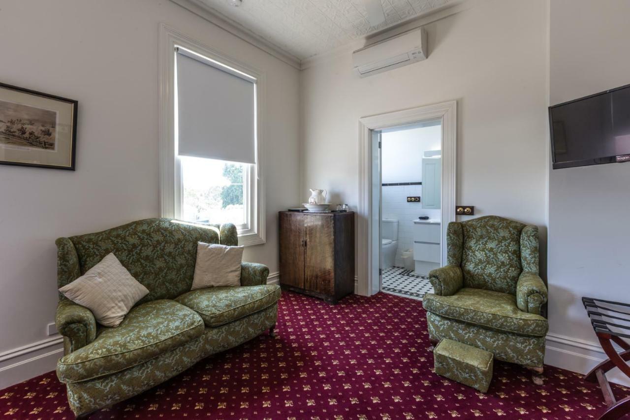 The Corner Hotel อเล็กซานดรา ภายนอก รูปภาพ