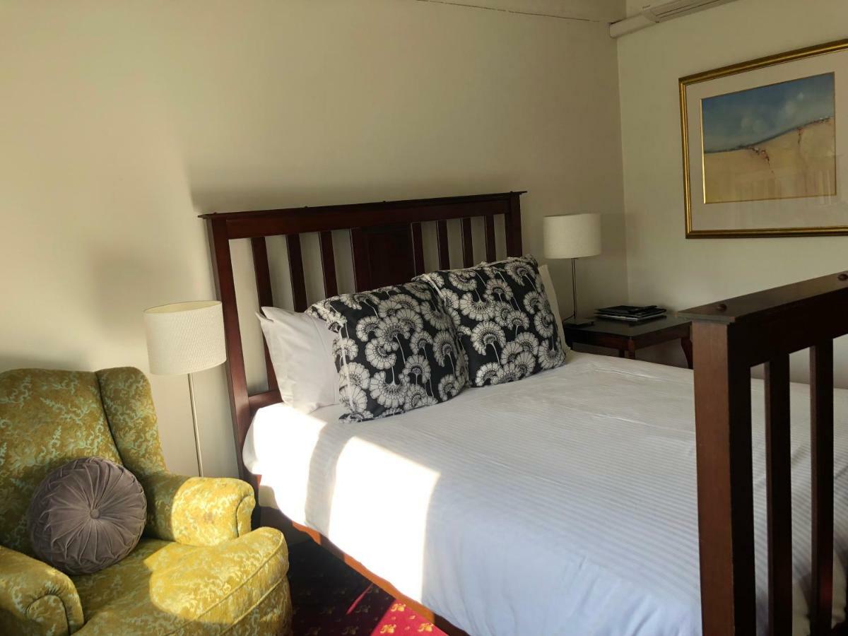 The Corner Hotel อเล็กซานดรา ภายนอก รูปภาพ